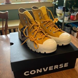 Converse CTAS LUGGED WINTER HI WOMEN’S SZ 5 / 565005C